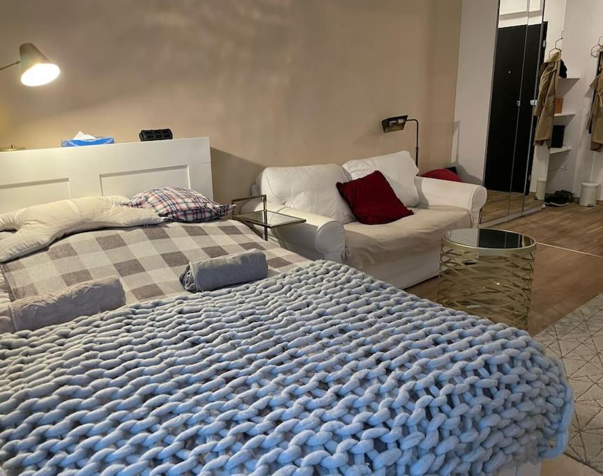 Apartment Spacious And Cozy In Bialoleki By Almundi