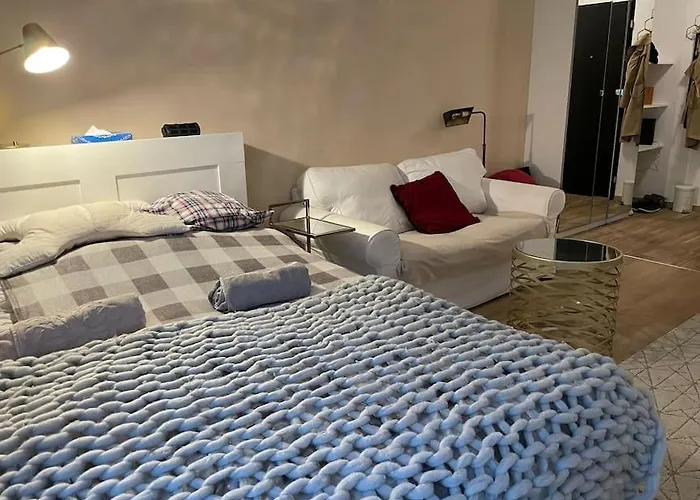 Spacious And Cozy Apartment In Bialoleki By Almundi